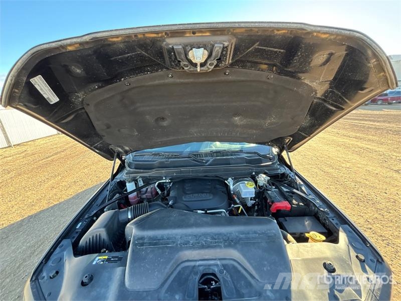 RAM 2500 Tradesman 4x4 Crew Cab Pickup أخرى