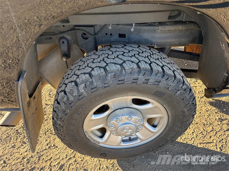 RAM 2500 Tradesman 4x4 Crew Cab Pickup أخرى