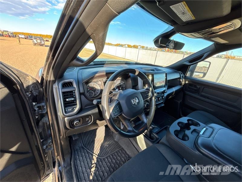 RAM 2500 Tradesman 4x4 Crew Cab Pickup أخرى
