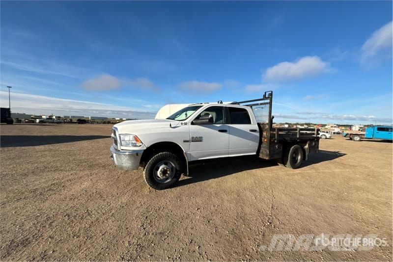 RAM 3500 Pritschenwagen/Pritschenwagen mit Seitenklappe