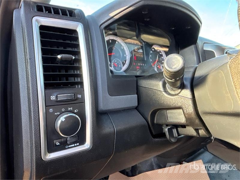 RAM 3500 Pritschenwagen/Pritschenwagen mit Seitenklappe