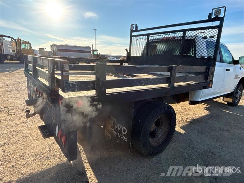 RAM 3500 Pritschenwagen/Pritschenwagen mit Seitenklappe
