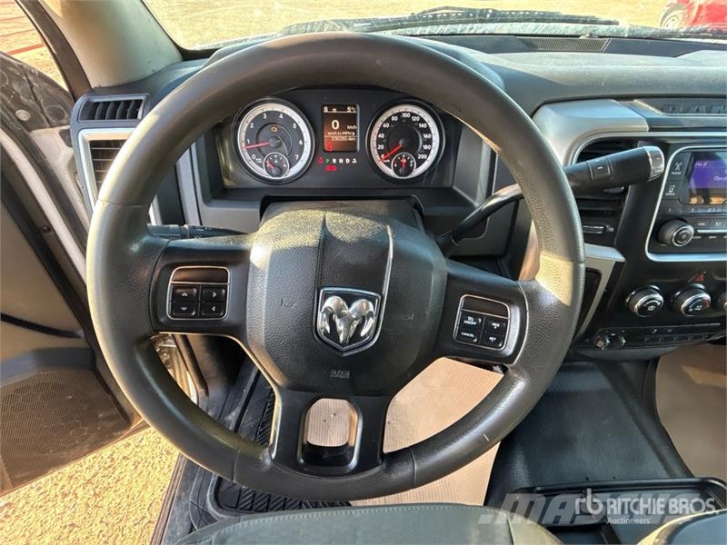 RAM 3500 Pritschenwagen/Pritschenwagen mit Seitenklappe