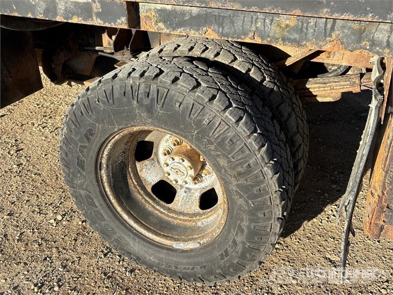 RAM 3500 Pritschenwagen/Pritschenwagen mit Seitenklappe