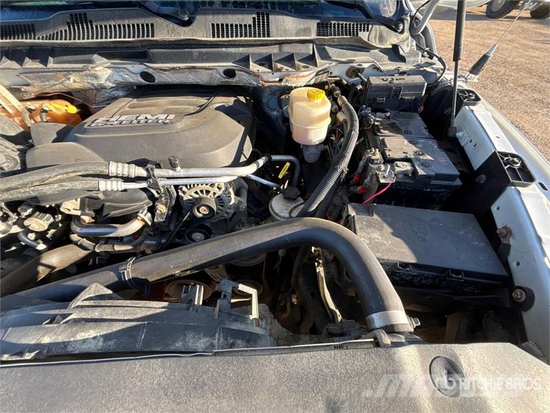 RAM 3500 Pritschenwagen/Pritschenwagen mit Seitenklappe