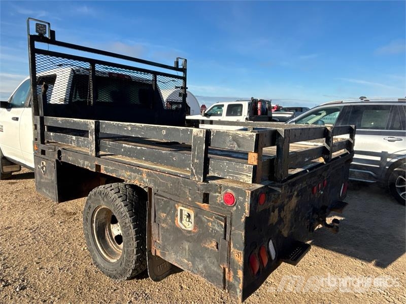 RAM 3500 Pritschenwagen/Pritschenwagen mit Seitenklappe