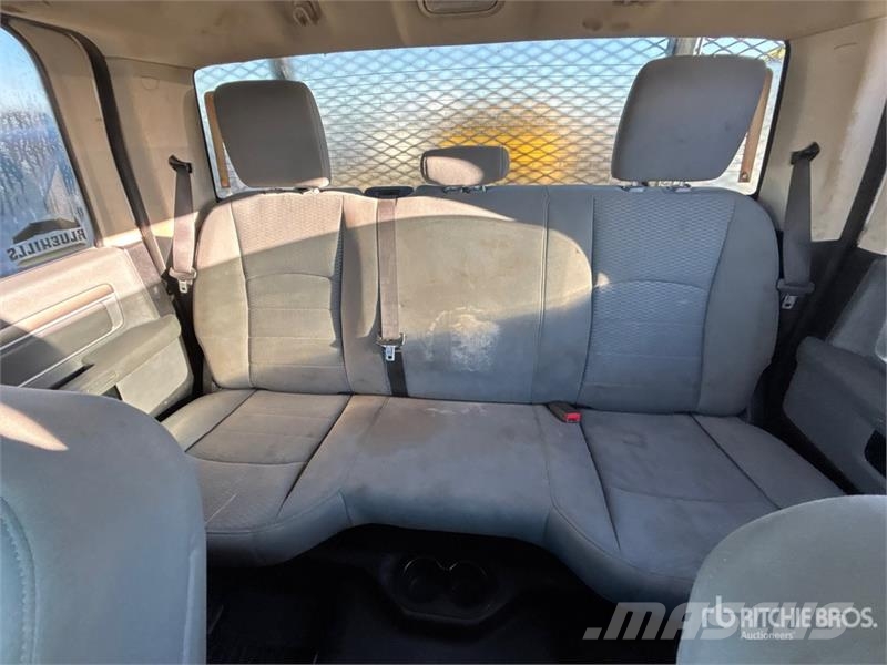 RAM 3500 Pritschenwagen/Pritschenwagen mit Seitenklappe
