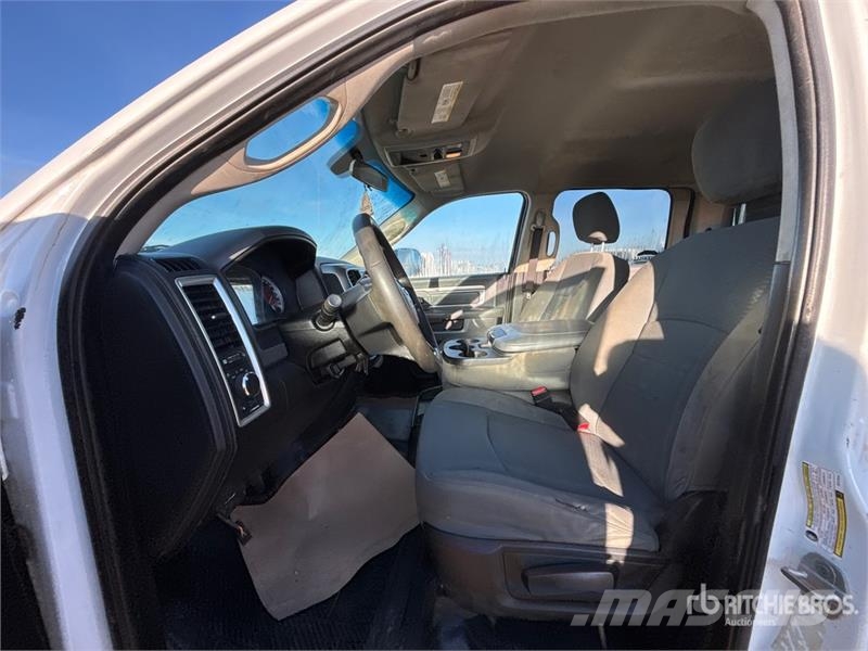RAM 3500 Pritschenwagen/Pritschenwagen mit Seitenklappe