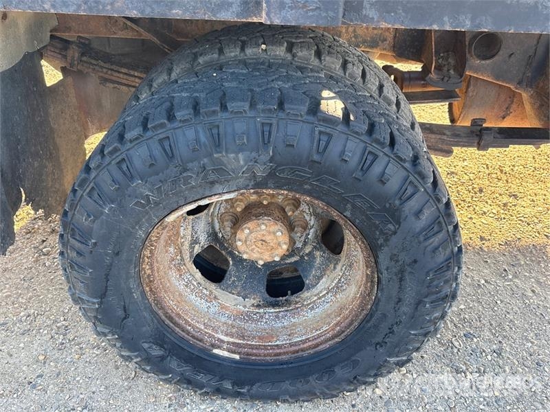 RAM 3500 Pritschenwagen/Pritschenwagen mit Seitenklappe