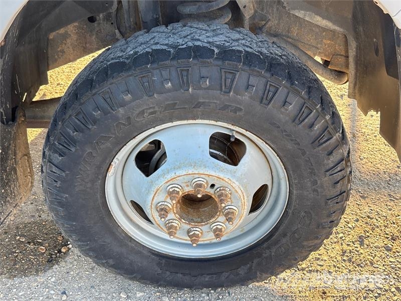 RAM 3500 Pritschenwagen/Pritschenwagen mit Seitenklappe