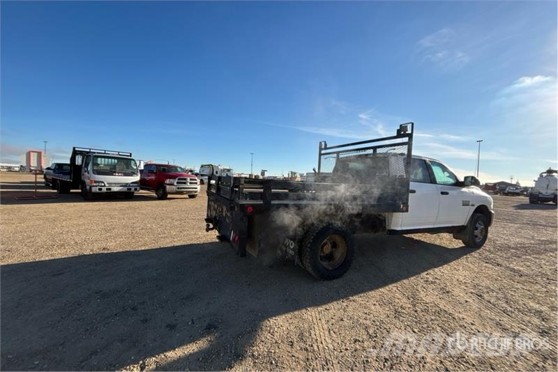 RAM 3500 Pritschenwagen/Pritschenwagen mit Seitenklappe