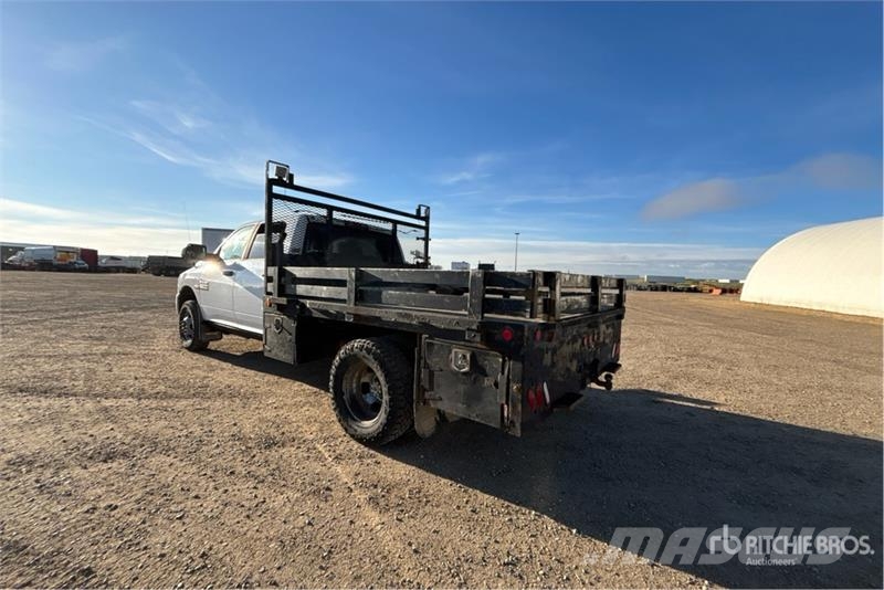 RAM 3500 Pritschenwagen/Pritschenwagen mit Seitenklappe