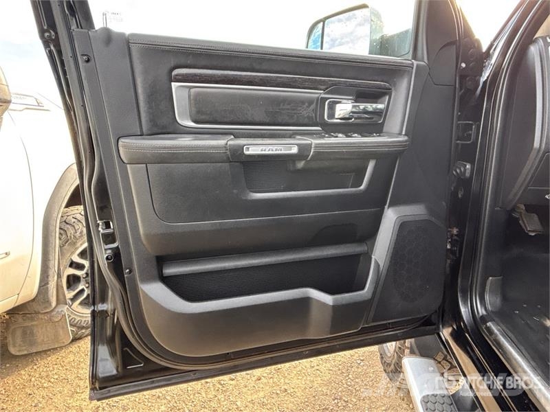 RAM 3500 4x4 Crew Cab Pickup Inne