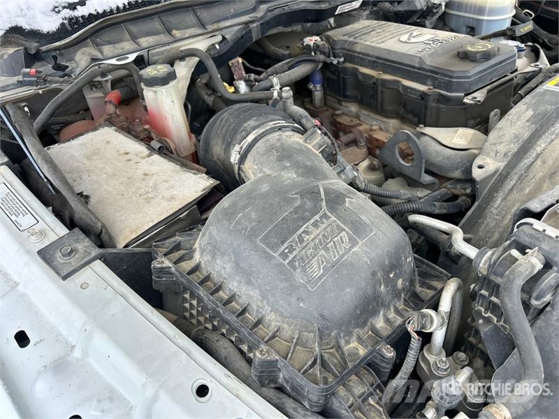 RAM 3500 4x4 Crew Cab Pickup Kita