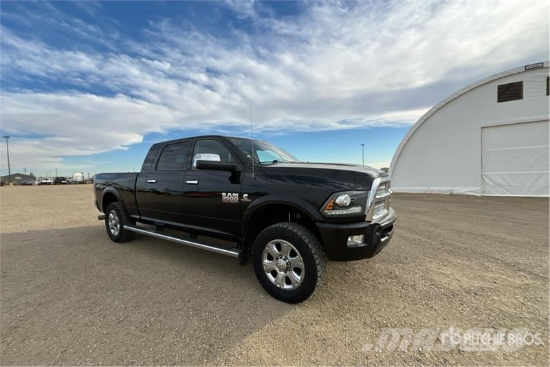 RAM 3500 4x4 Crew Cab Pickup Inne