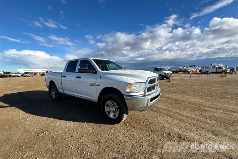 RAM 3500 4x4 Crew Cab Pickup Drugi