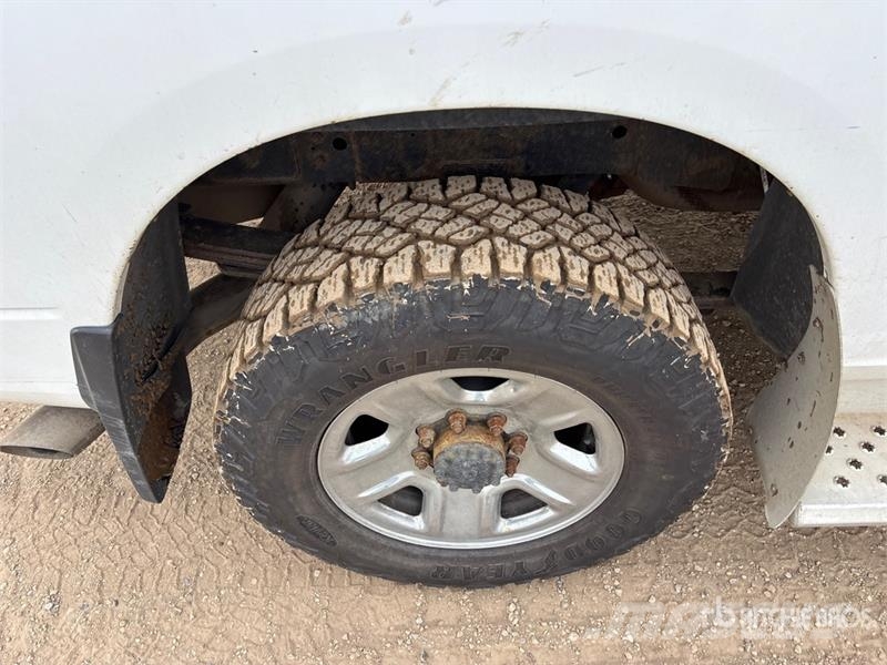RAM 3500 4x4 Crew Cab Pickup Diger