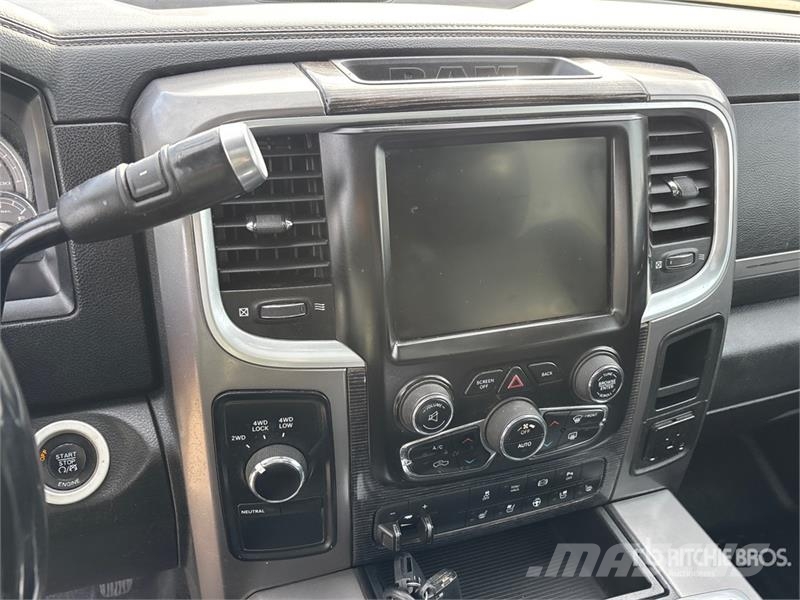 RAM 3500 4x4 Crew Cab Pickup Inne