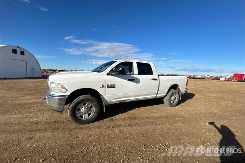 RAM 3500 4x4 Crew Cab Pickup Drugi