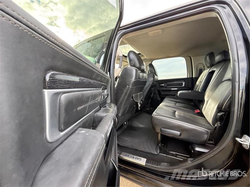 RAM 3500 4x4 Crew Cab Pickup Inne