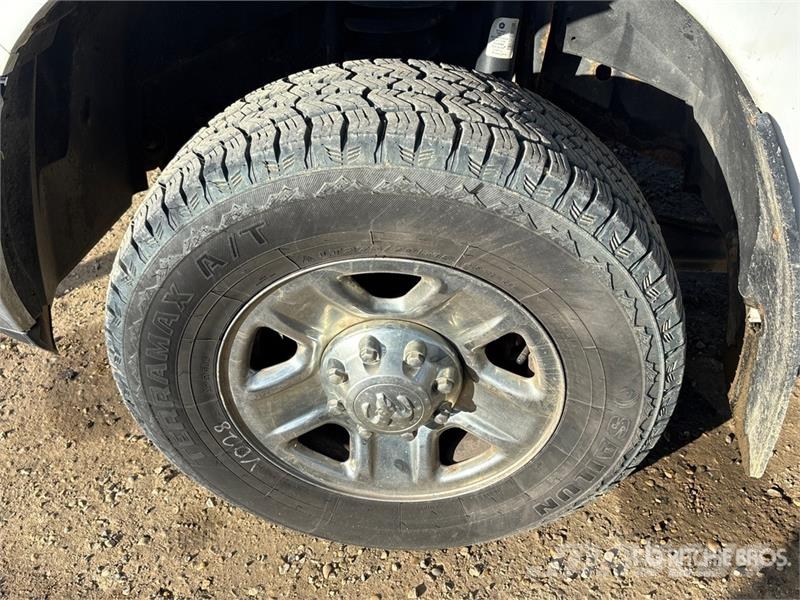 RAM 3500 4x4 Crew Cab Pickup Drugi