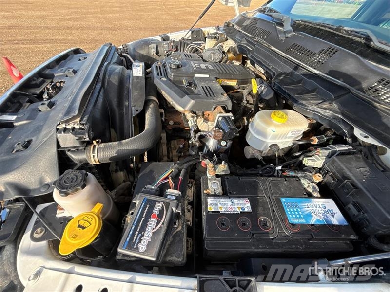 RAM 3500 4x4 Crew Cab Pickup Drugi