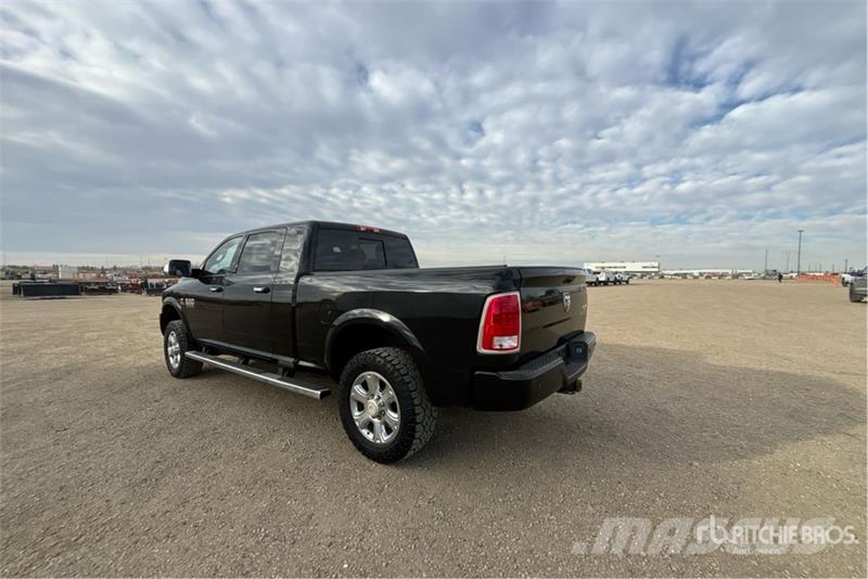 RAM 3500 4x4 Crew Cab Pickup Inne