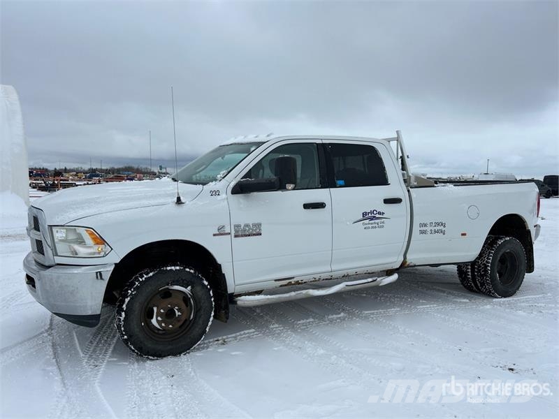 RAM 3500 4x4 Crew Cab Pickup Kita