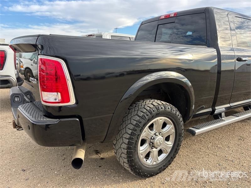 RAM 3500 4x4 Crew Cab Pickup Inne