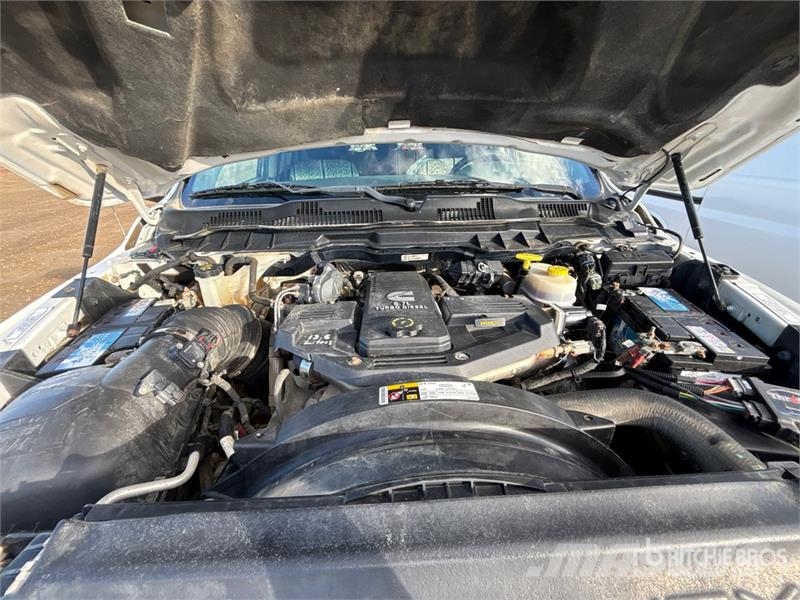 RAM 3500 4x4 Crew Cab Pickup Drugi