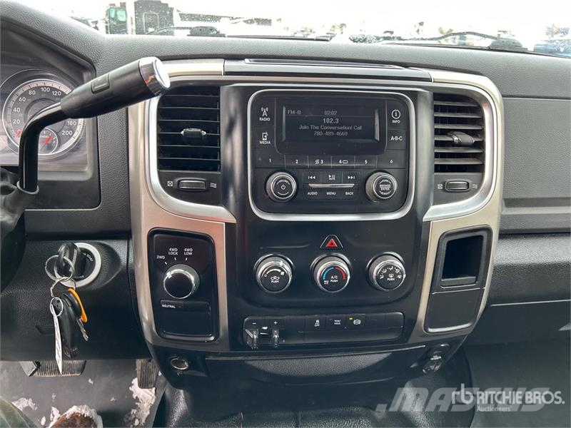 RAM 3500 4x4 Crew Cab Pickup Kita