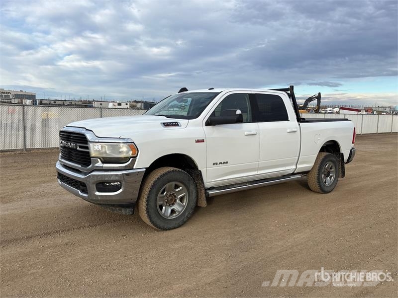RAM 3500 4x4 Crew Cab Pickup أخرى