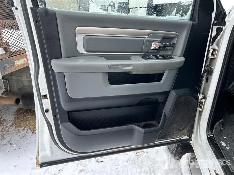 RAM 3500 4x4 Crew Cab Pickup Kita