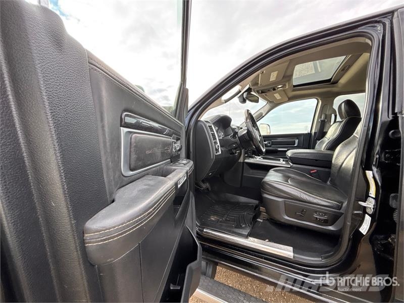 RAM 3500 4x4 Crew Cab Pickup Inne