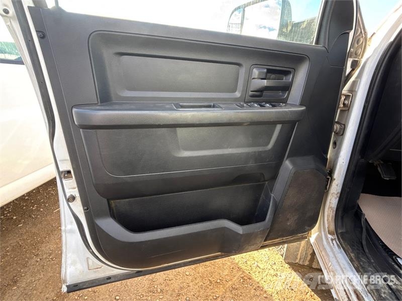 RAM 3500 4x4 Crew Cab Pickup Drugi
