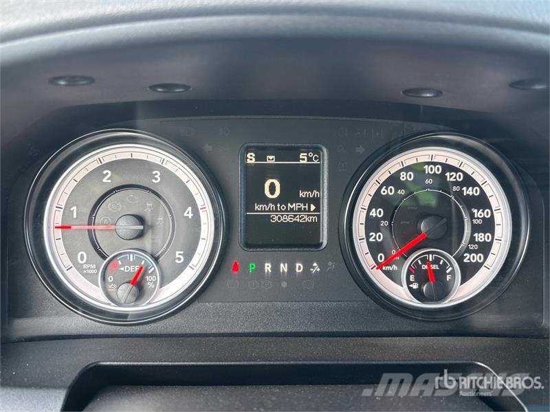 RAM 3500 4x4 Crew Cab Pickup Drugi