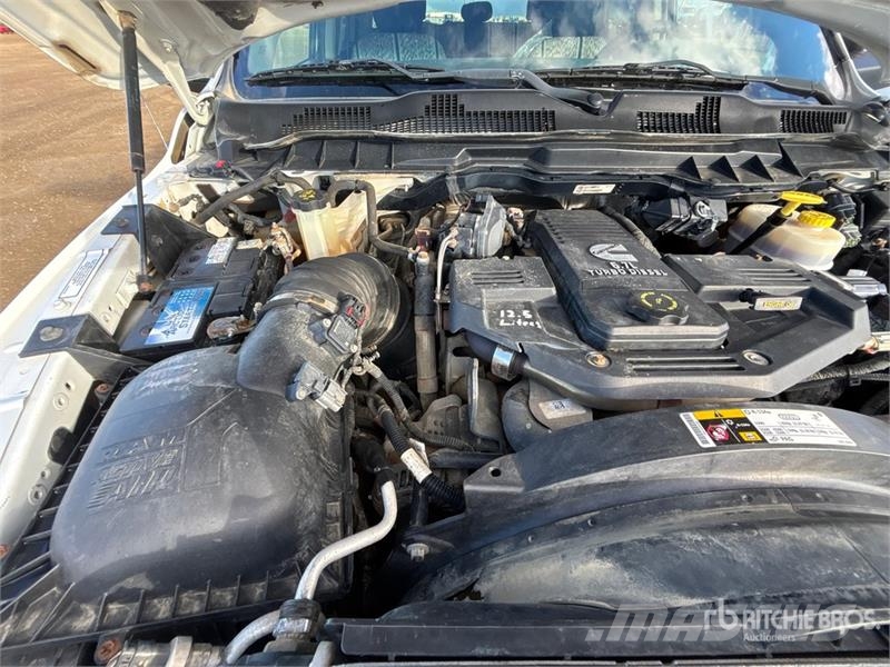 RAM 3500 4x4 Crew Cab Pickup Drugi