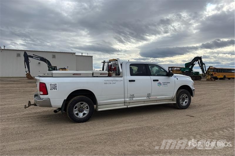 RAM 3500 4x4 Crew Cab Pickup Diger