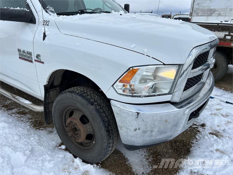 RAM 3500 4x4 Crew Cab Pickup Kita
