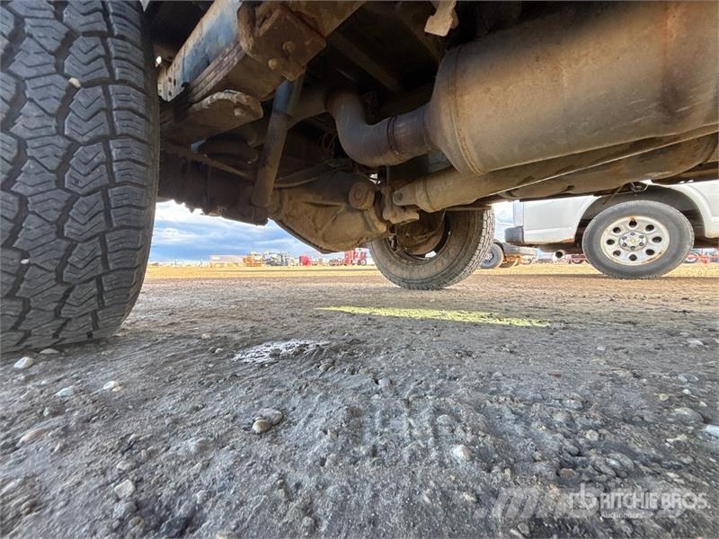 RAM 3500 4x4 Crew Cab Pickup Drugi