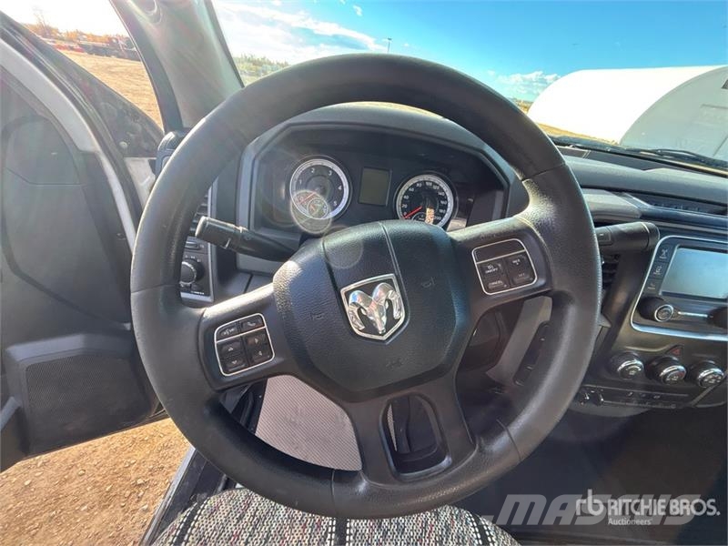 RAM 3500 4x4 Crew Cab Pickup Drugi