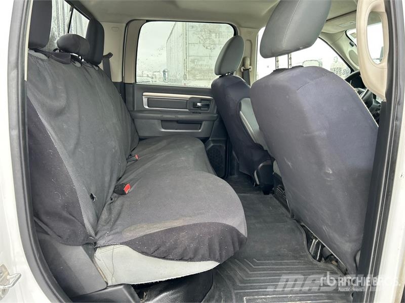 RAM 3500 4x4 Crew Cab Pickup Kita