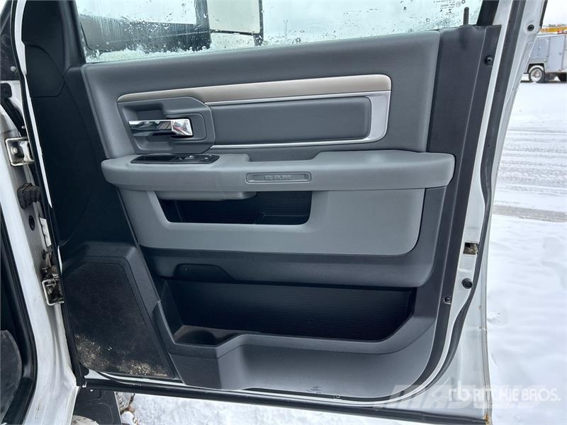 RAM 3500 4x4 Crew Cab Pickup Kita