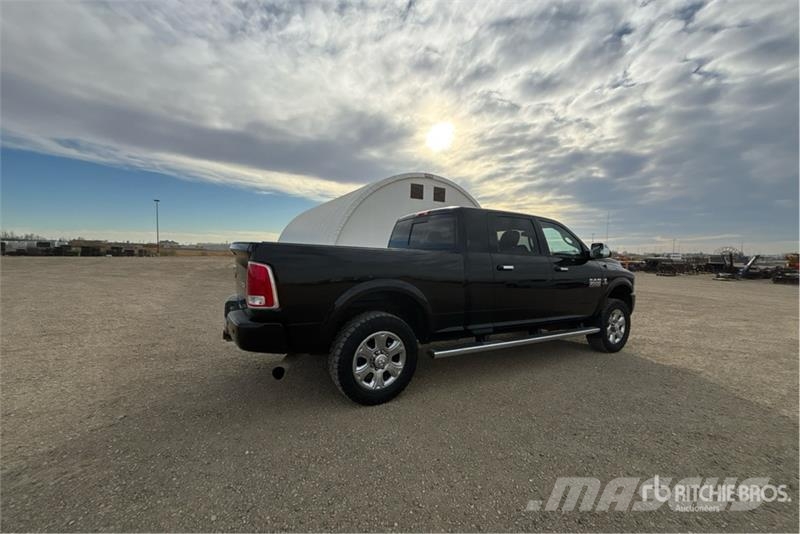 RAM 3500 4x4 Crew Cab Pickup Inne