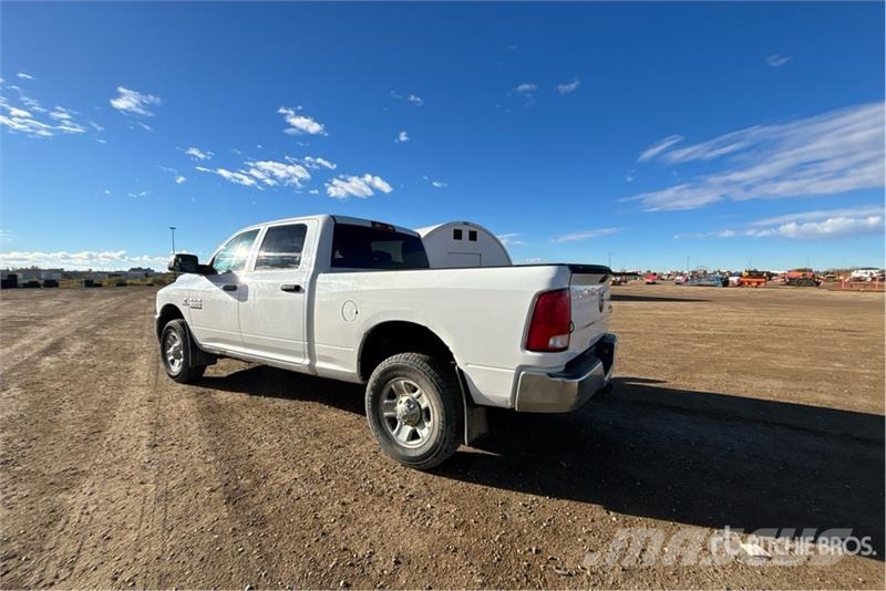 RAM 3500 4x4 Crew Cab Pickup Drugi