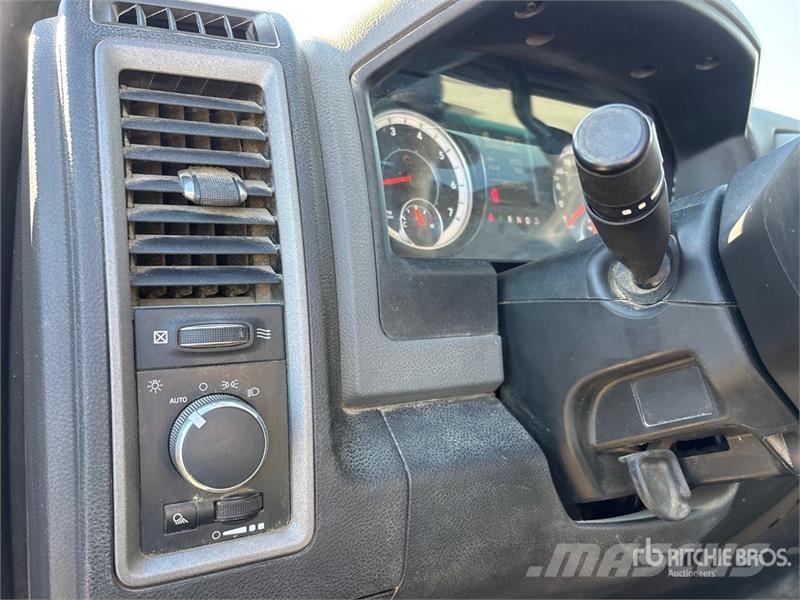 RAM 3500 4x4 Crew Cab Pickup Прочие фургоны