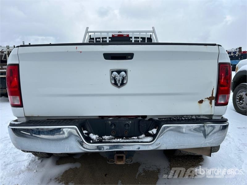 RAM 3500 4x4 Crew Cab Pickup Kita