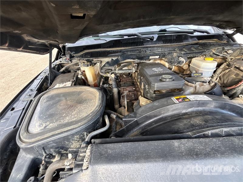 RAM 3500 4x4 Crew Cab Pickup Inne
