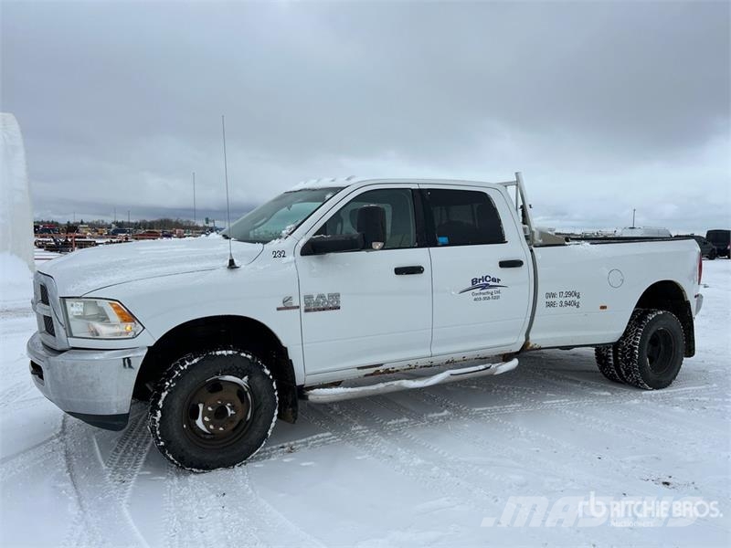 RAM 3500 4x4 Crew Cab Pickup Kita