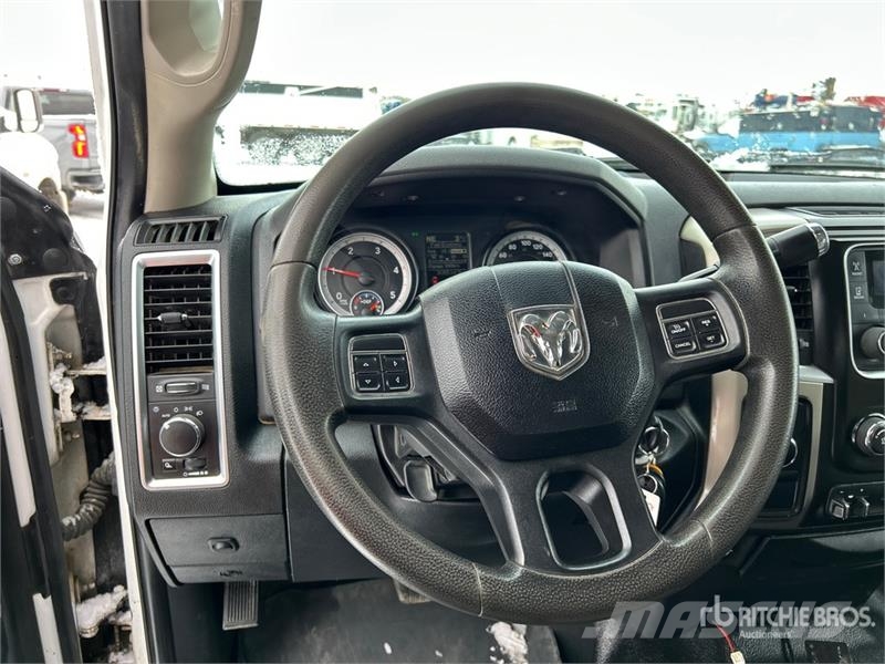 RAM 3500 4x4 Crew Cab Pickup Kita